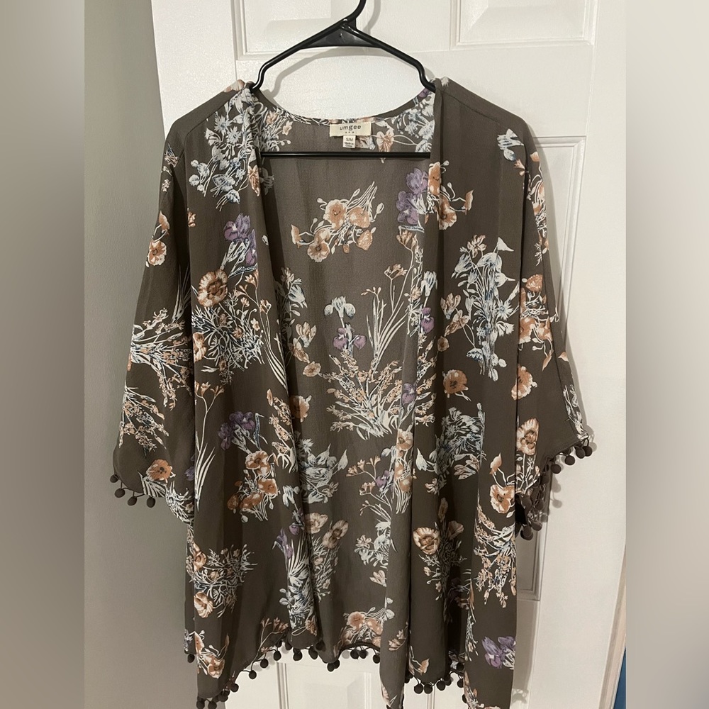 Umgee floral kimono, size S/M, like new condition